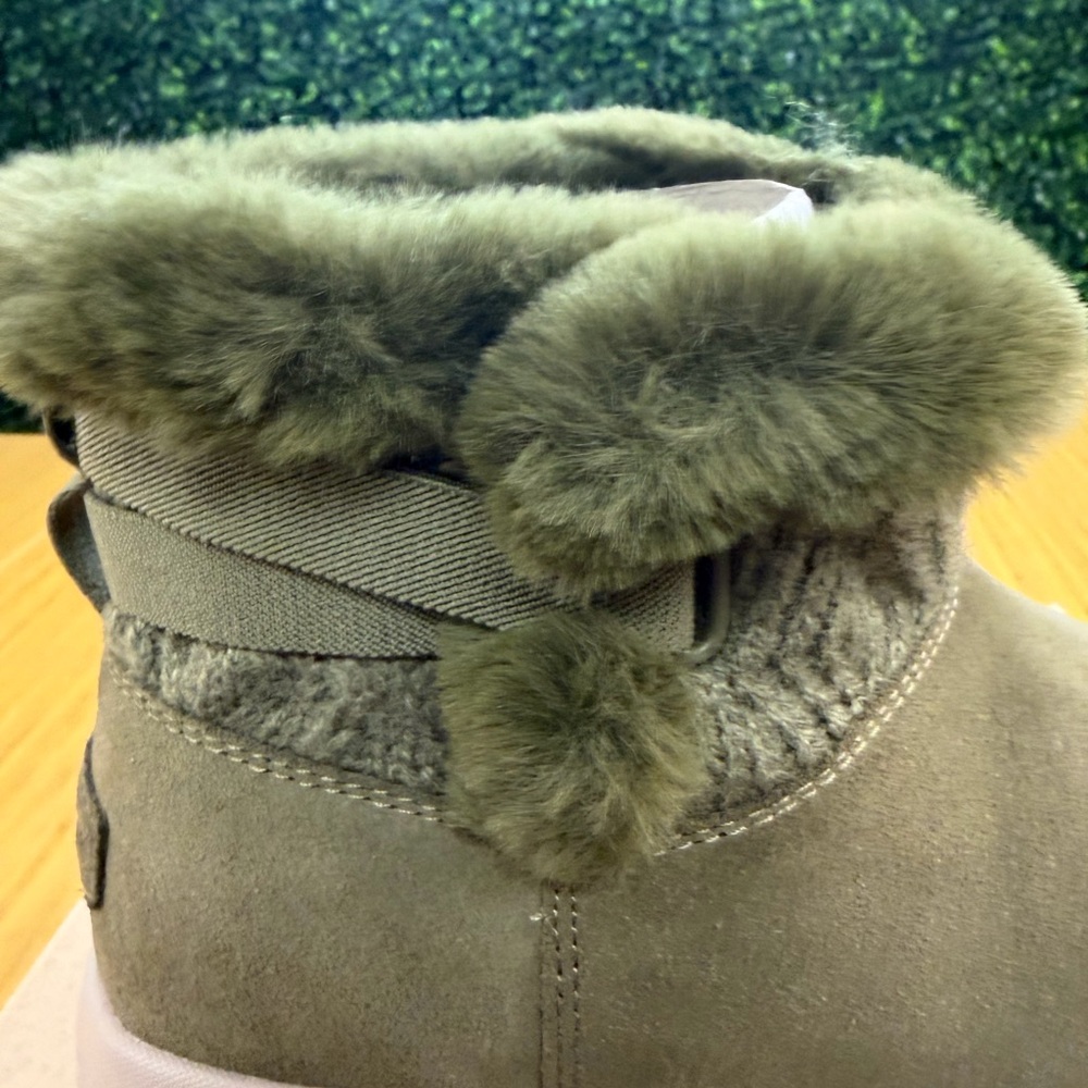 Skechers On The Go City 2 Cozy Vibe Boots Green Olive Women's Size 7.5 US - Picture 4 of 8